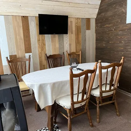 Lastivka Yablunytsya